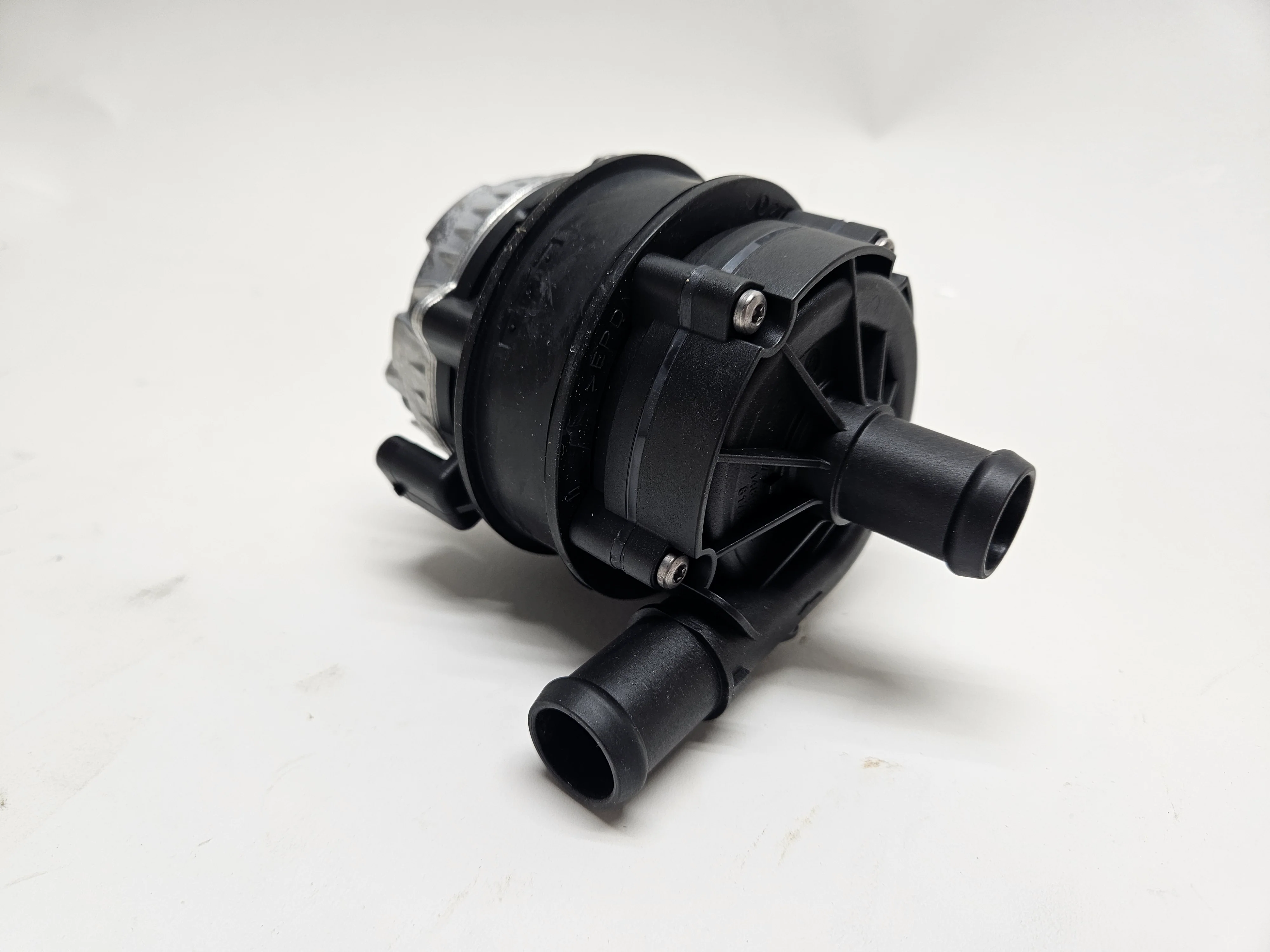 Bosch Coolant Pump - Image 2