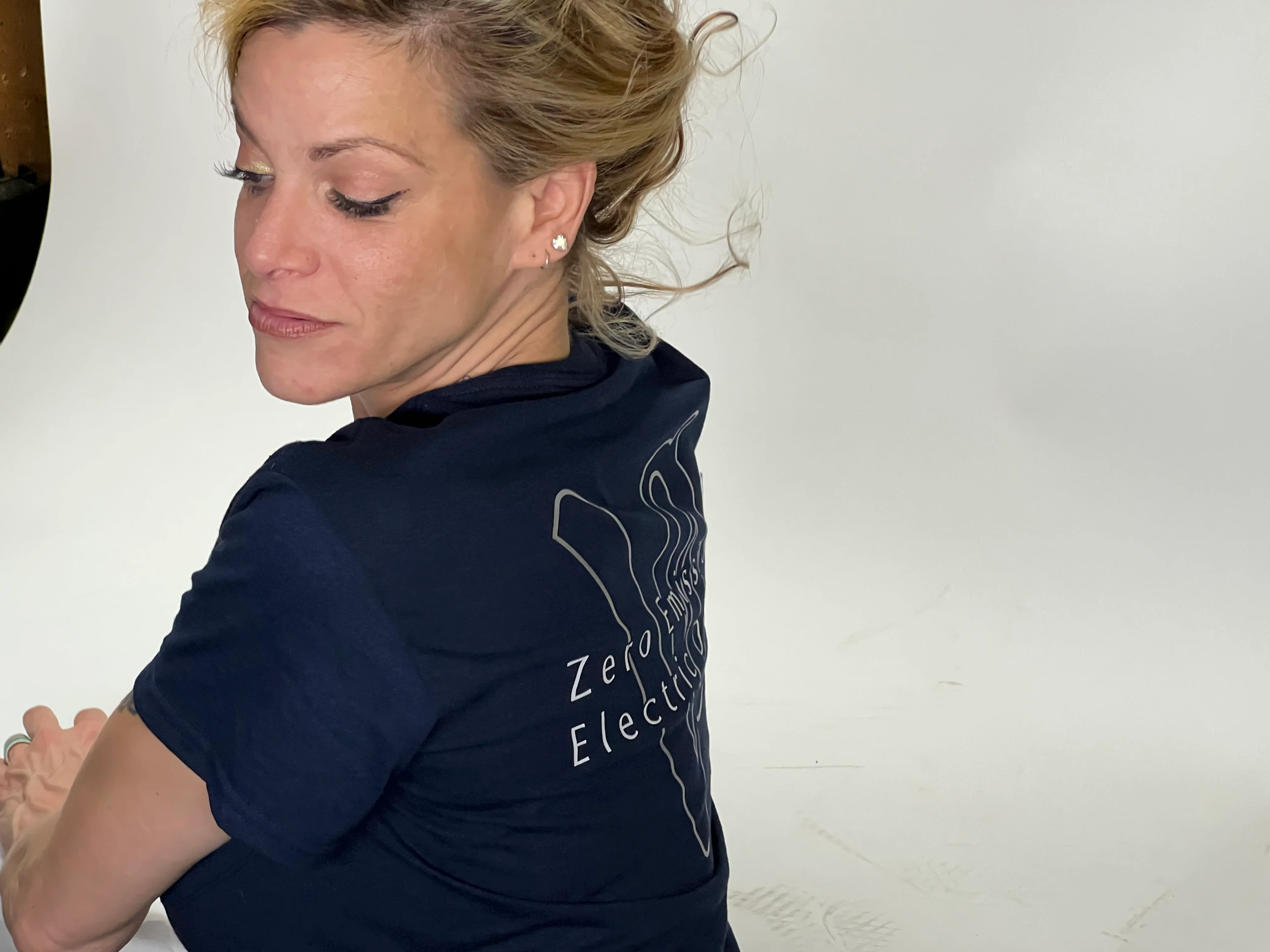 Short Sleeve ampREVOLT T-Shirt - Image 4